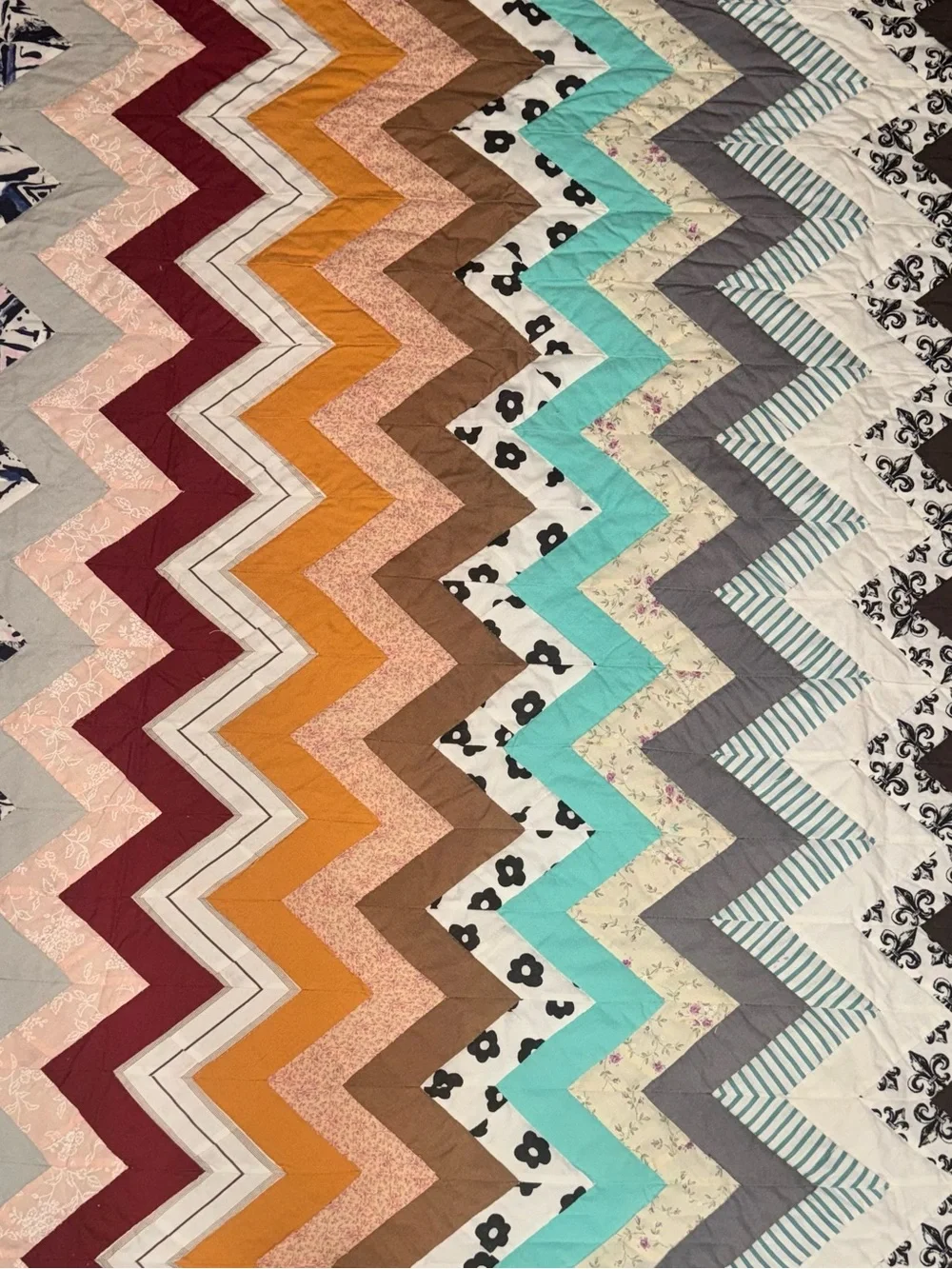 Chevron Stripe Patchwork Quilt in Multi Colors - Cozy Bed Quilt